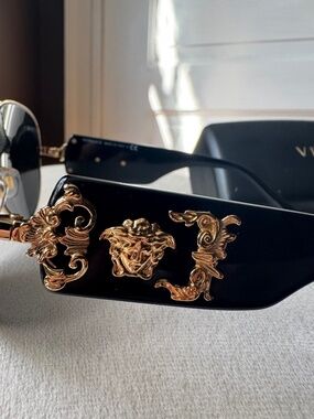 Versace Singlasses